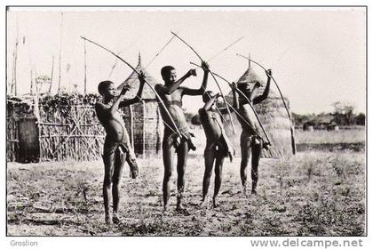 A O F 2023 TIREURS A L'ARC (4 JEUNES DEVANT LEURS CASES BP)