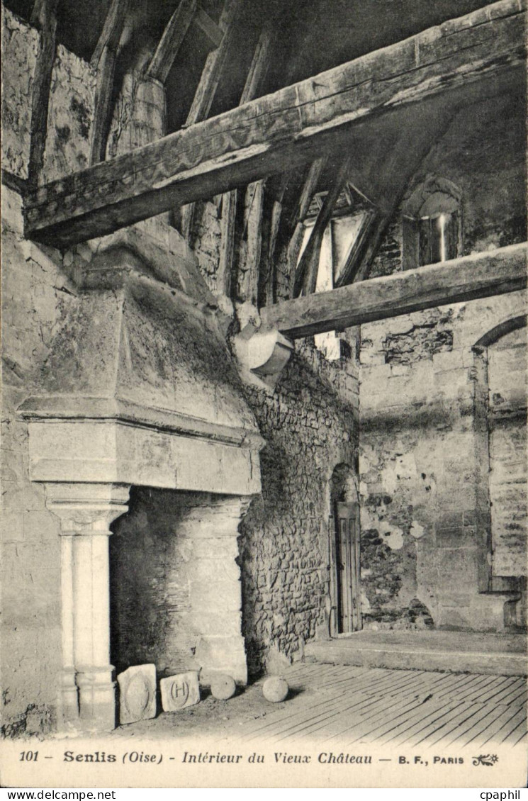 Senlis CPA Interieur du vieux chateau