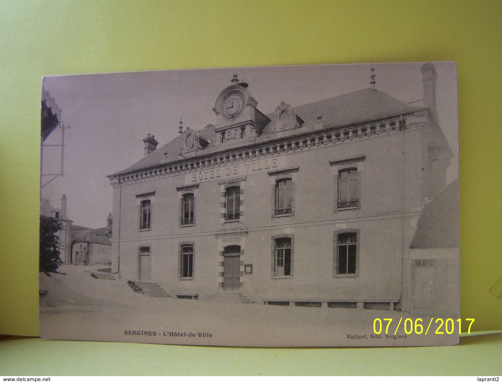 SERGINES (YONNE) L'HOTEL-DE-VILLE