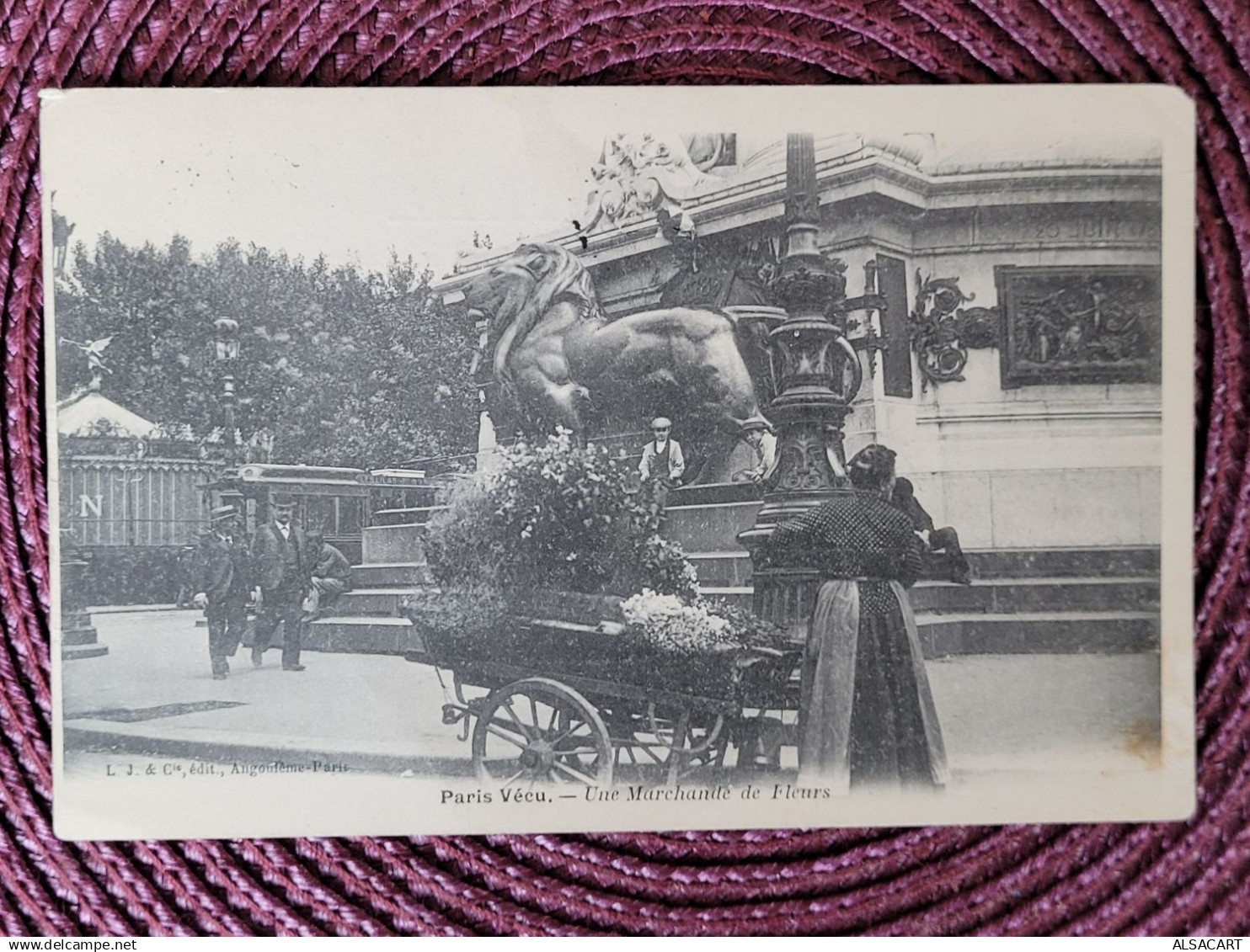 serie  , paris vécu , une marchande de fleurs