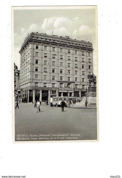 cpsm - Belgrade - Capitale de la Serbie - palais Riunione de la société d'assurances - animation autobus