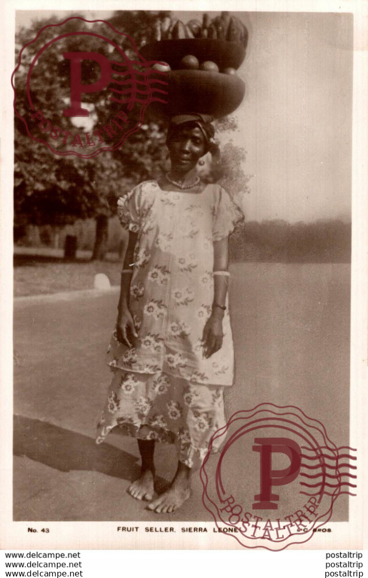SIERRA LEONA // SIERRA LEONE. FRUIT SELLER. - REAL PHOTO