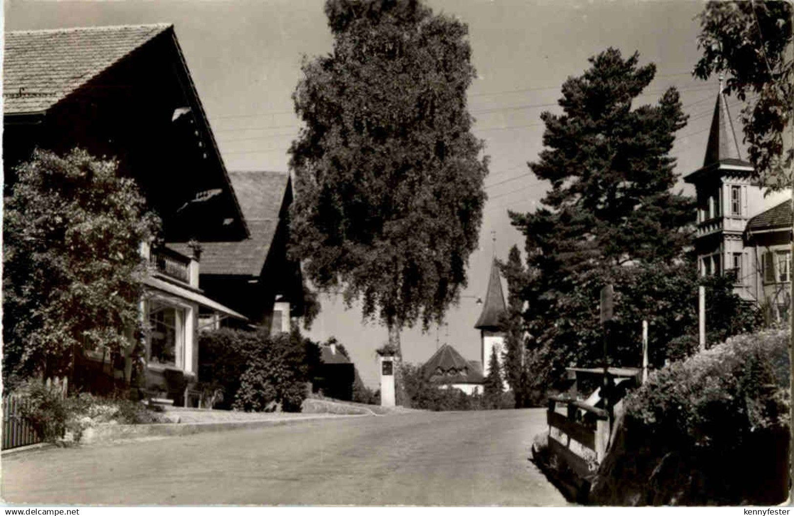 Sigriswil - Dorfstrasse mit Kirche