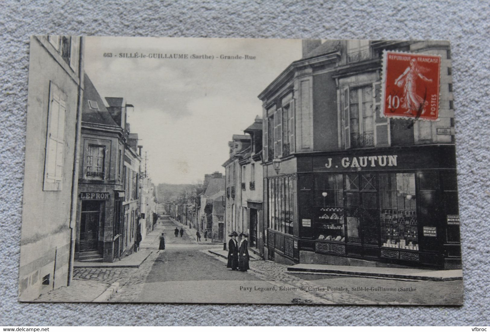 Sillé le Guillaume, grande rue, chocolatier J. Gautun, Sarthe