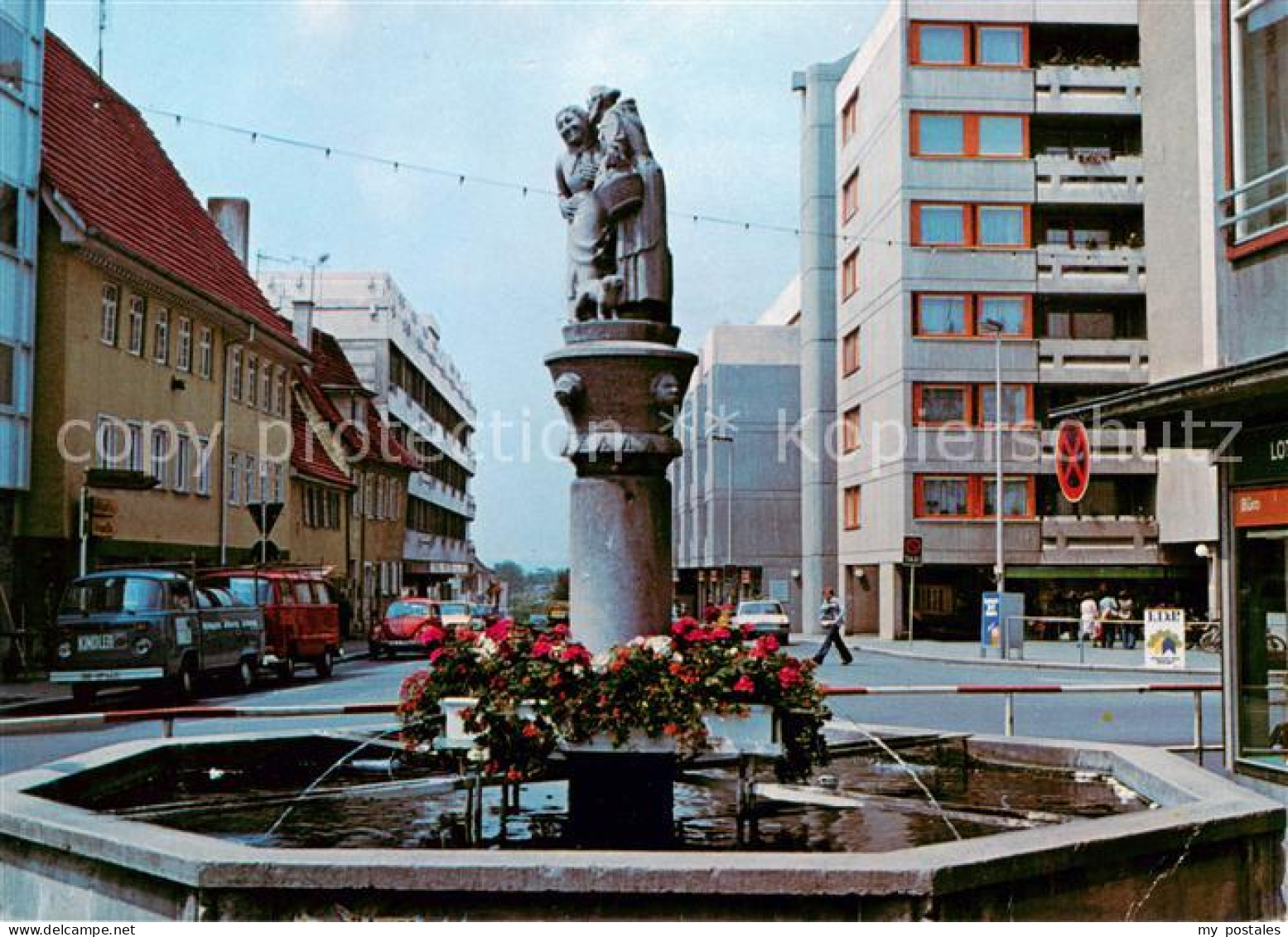 Sindelfingen Marktbrunnen mit Schwaetzweibern