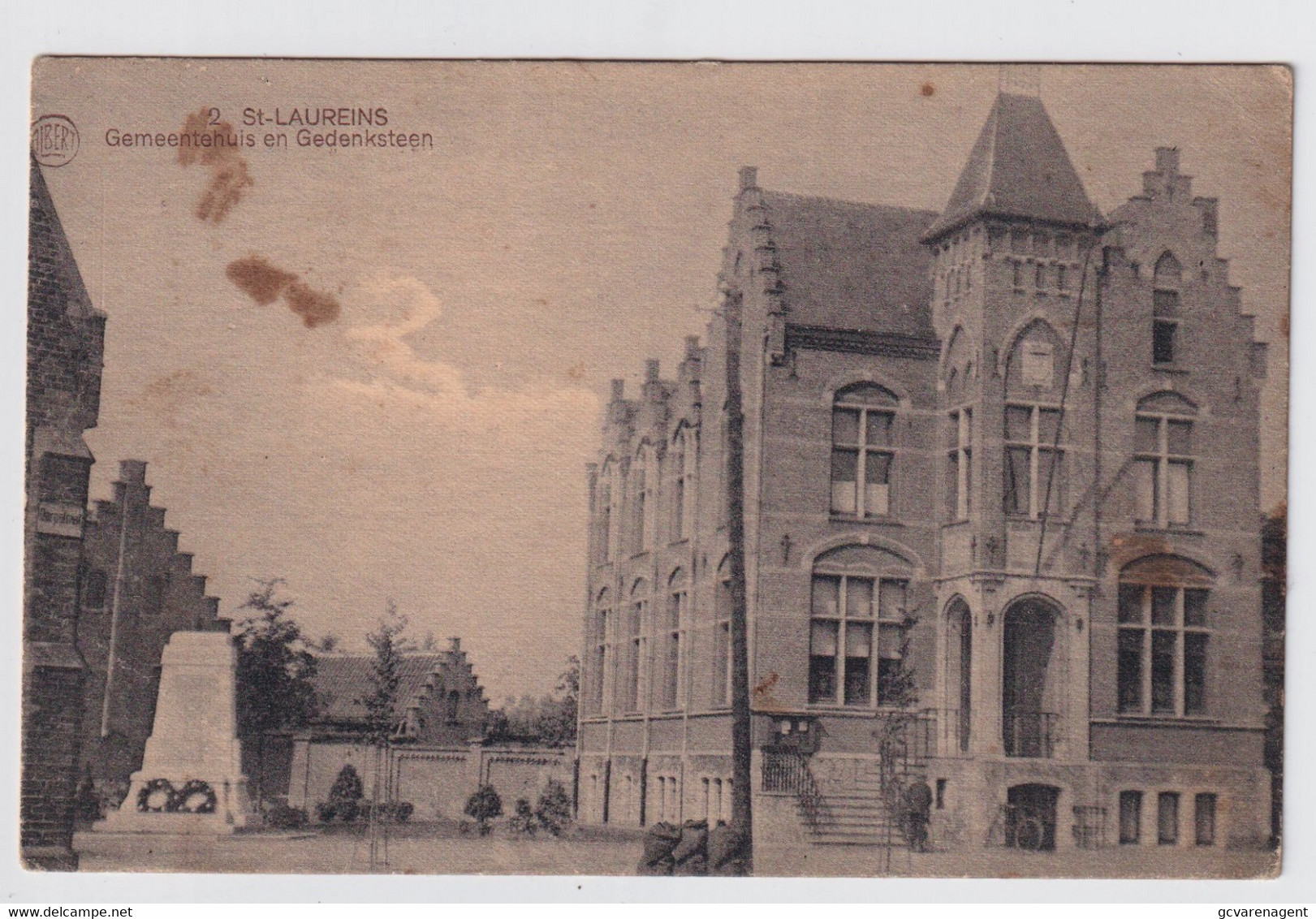 SINT LAUREINS   GEMEENTEHUIS EN GEDENKTEKEN