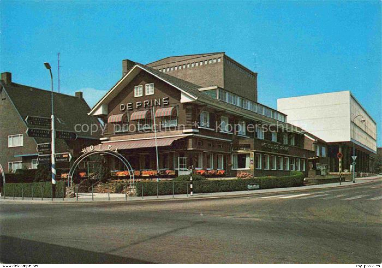 Sittard Limburg NL Hotel-De-Prins Rijksweg-Zuid Strassenkreuzung Wegweiser
