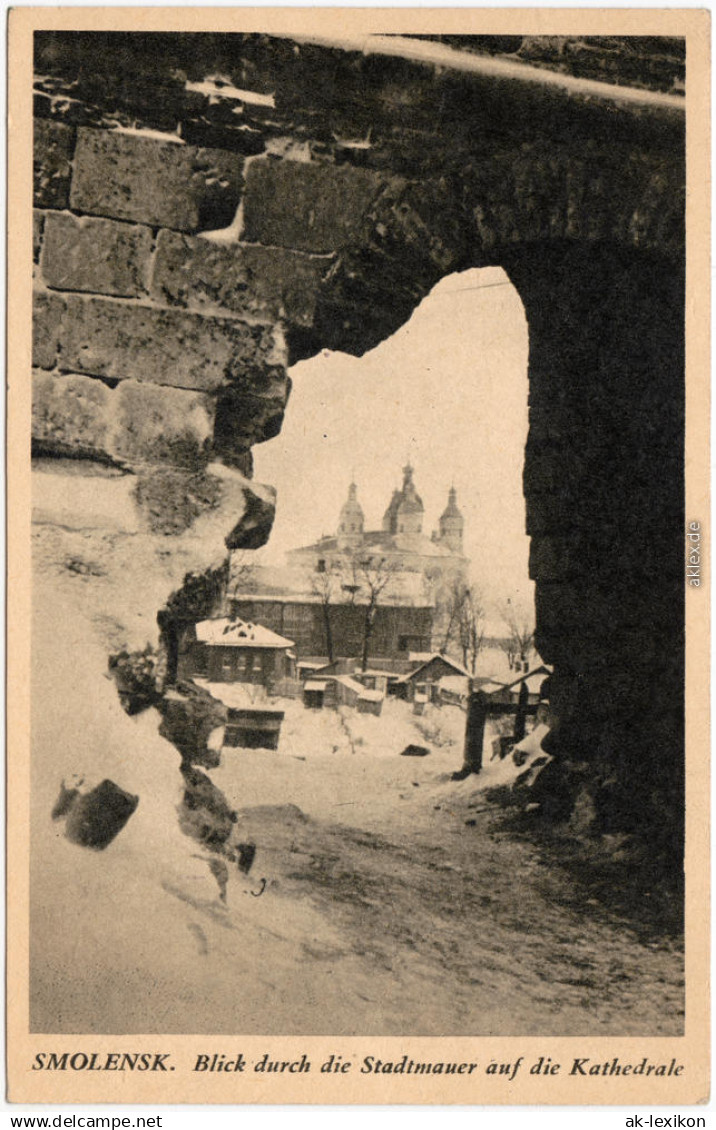 Smolensk  Blick durch die Stadtmauer auf die