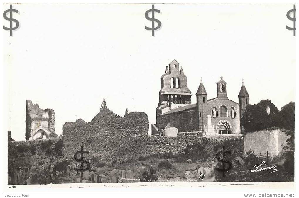 SOLIGNAC SUR LOIRE Haute loire 43 : ruine du chateau féodal et église romane restaurée