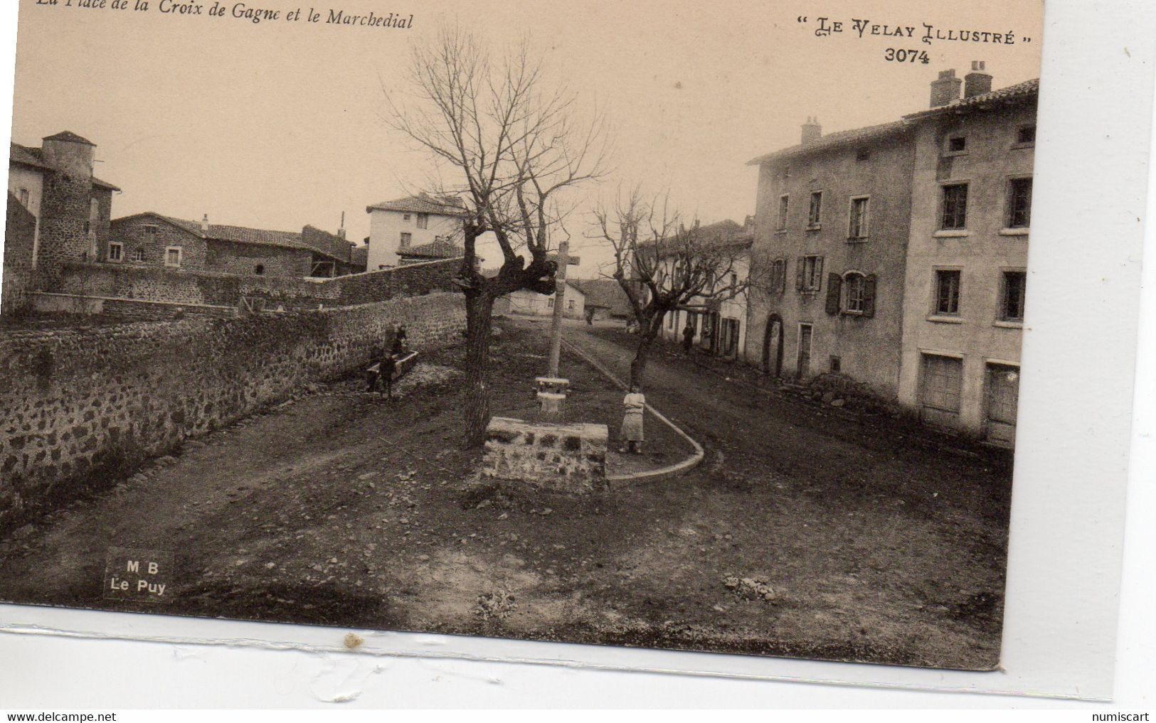 Solignac-sur-Loire la Place de la Croix de Gagne le Marchedial
