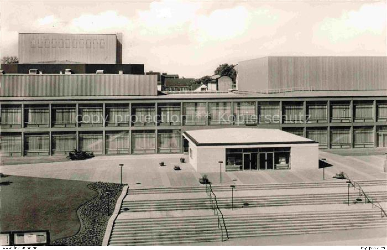 SOLINGEN NRW Theater-Solingen Theatergebaeude Kulturzentrum Vorplatz Modernismus