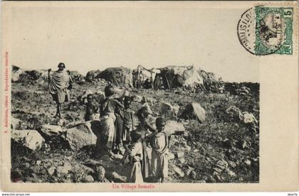 CPA Un Village Somalis SOMALIA (1084652)