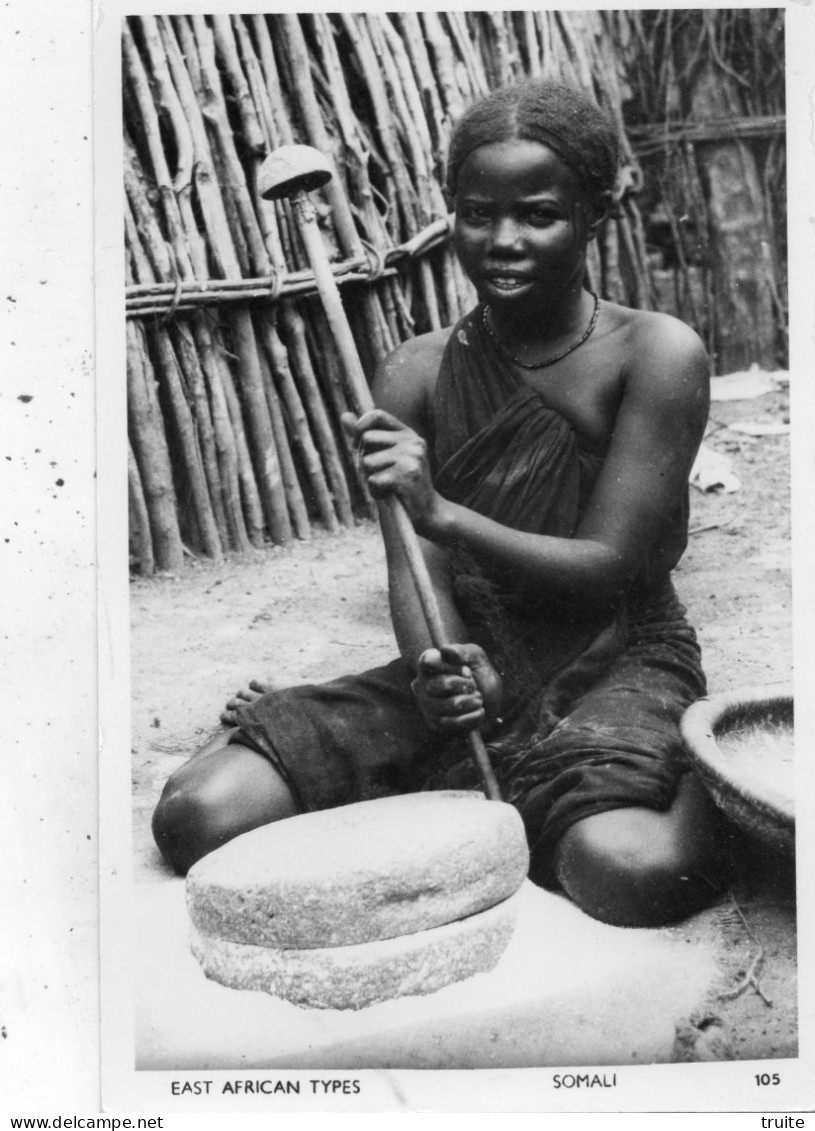 SOMALIE UNE FEMME   ( CARTE PHOTO )