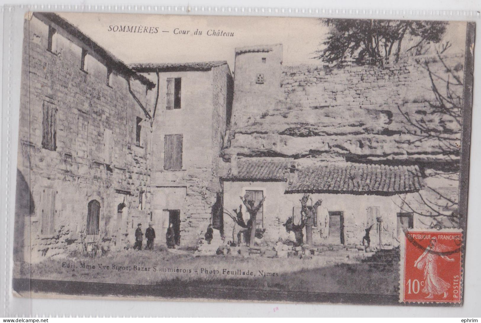 Sommières (Gard) - Cour du Château