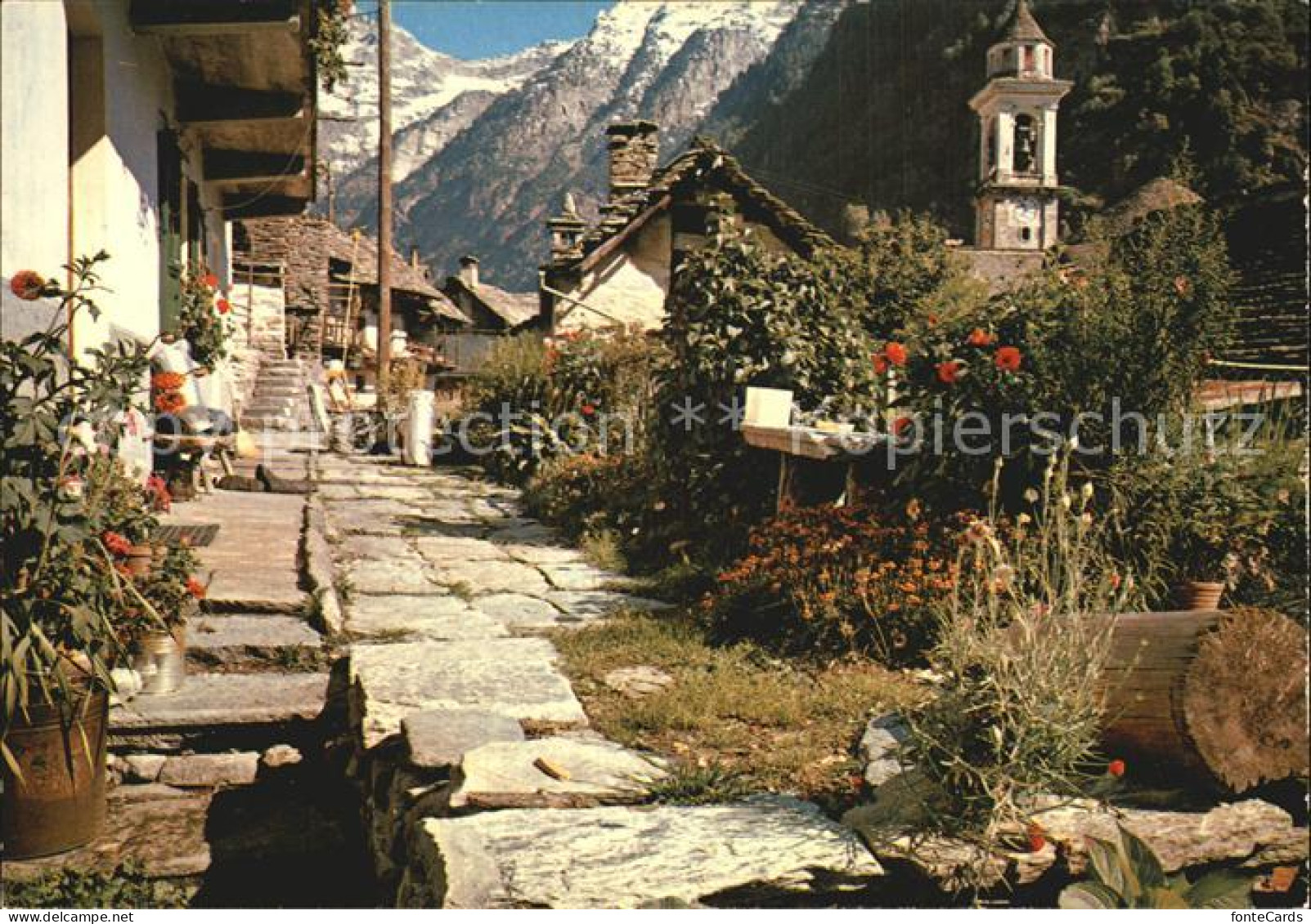 Sonogno Dorfpartie Kirche