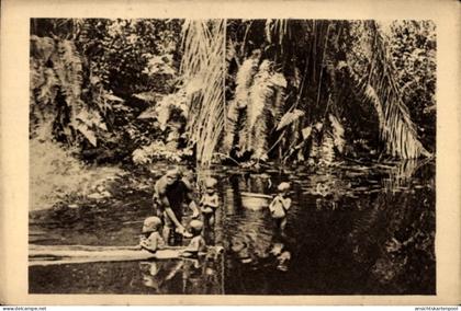 CPA Gabun, La baignade dans un Marigot