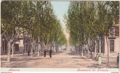 Espagne :  Almeria Palacio  del  Obispo  : vue boulevard  del  principe