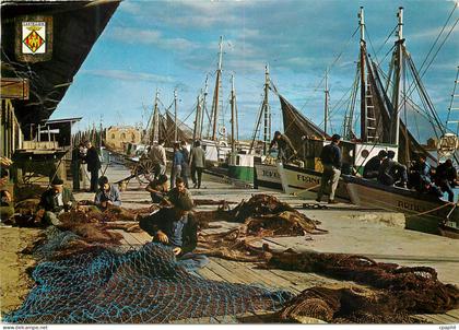 CPM Castellon de la Plana Vue partielle du port Bateaux