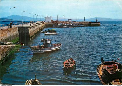 CPM La Puebla del Caraminal la Coruna Puerto Bateaux