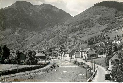 CPM Valle de Aran Lerida Le Garonne et vue partielle