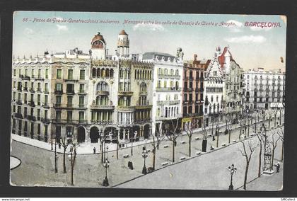 Barcelona, paseo de gracia, construcciones modernas (13925)