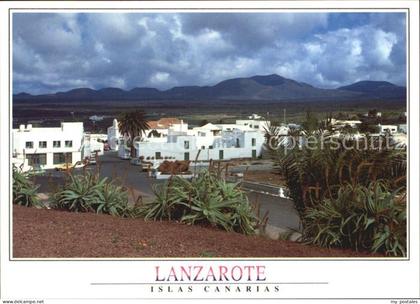 Yaiza Pueblo y Montana