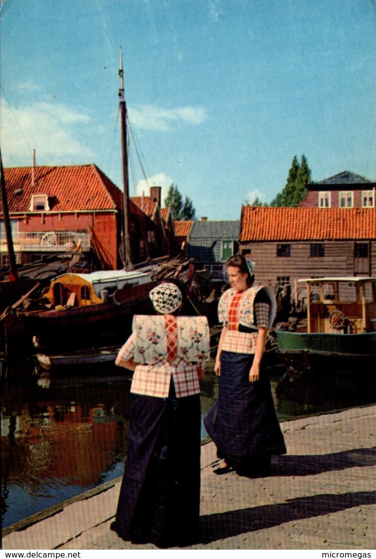 SPAKENBURG - Aan de havenkant