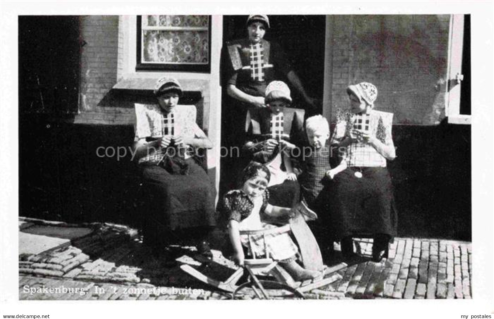 Spakenburg Bunschoten-Spakenburg Utrecht NL Zonnetje buiten Kinder