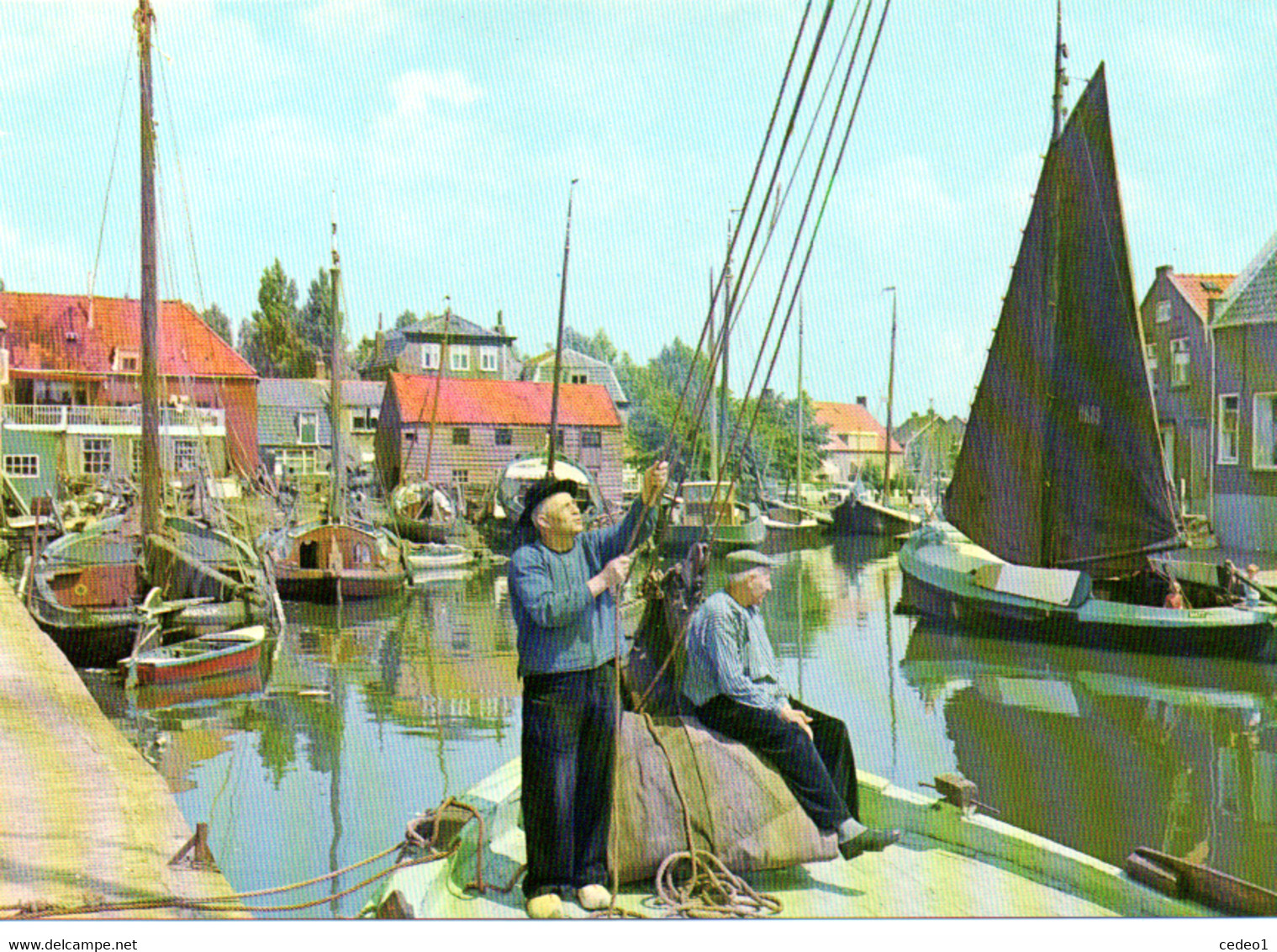 SPAKENBURG  HAVEN  MET SCHEEPSWERF