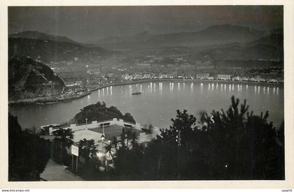 CPA San Sebastian Vista de noche desde Igualdo Foto Galarza San Sebastian Prohibida la reproduccion