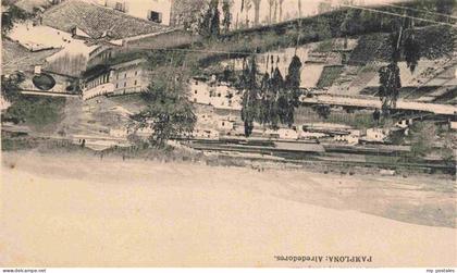Pamplona Navarra ES Alrededores Fluss Bruecke Felder Berge Stadtrand Gebaeude