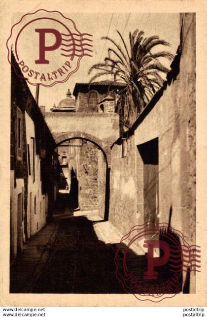 CACERES. ADARVES.