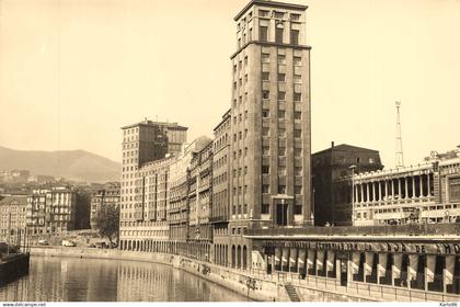 bilbao , vizcaya * rascacielos de bailen y ria de Bilbao * espana