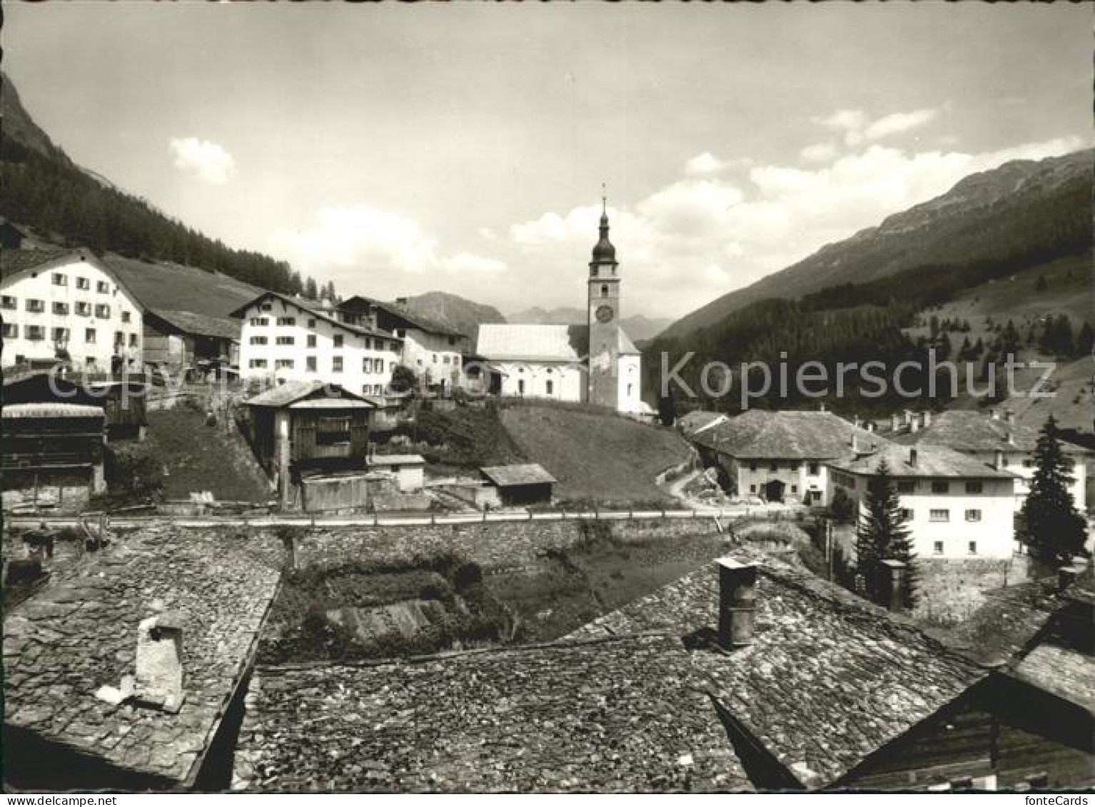 Spluegen GR im Rheinwald Dorfpartie
