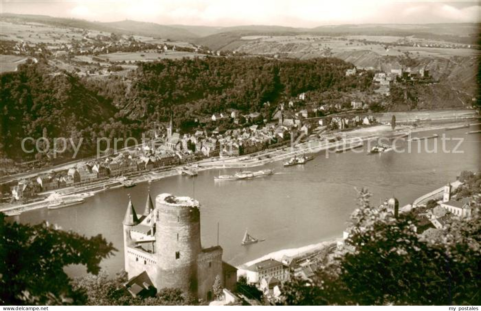 St Goar Rhein Burg Katz mit Burg Rheinfels mit Blick auf St Goar