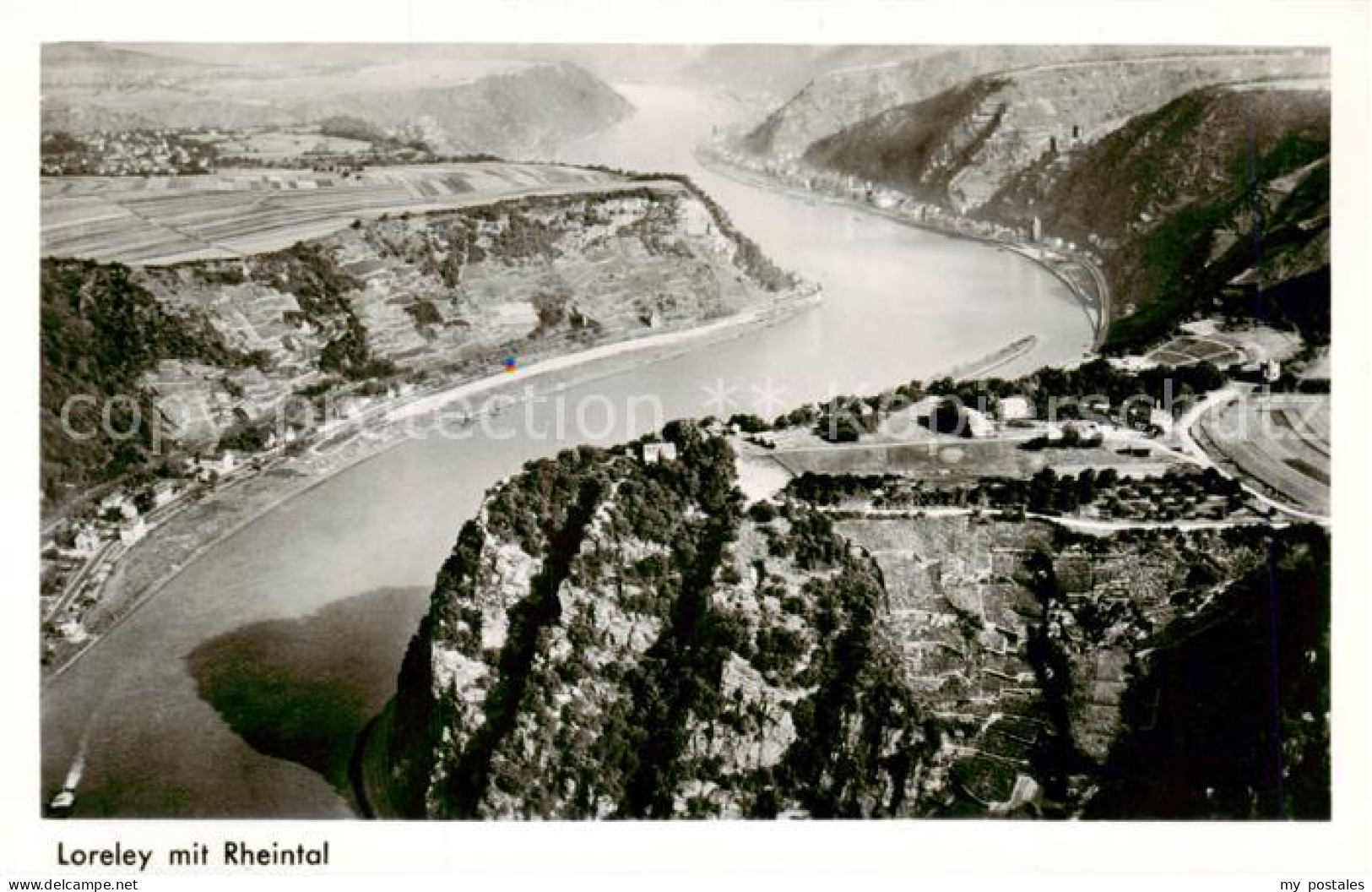 St Goarshausen Loreley Felsen mit Rheintal Gaststaette Auf der Loreley