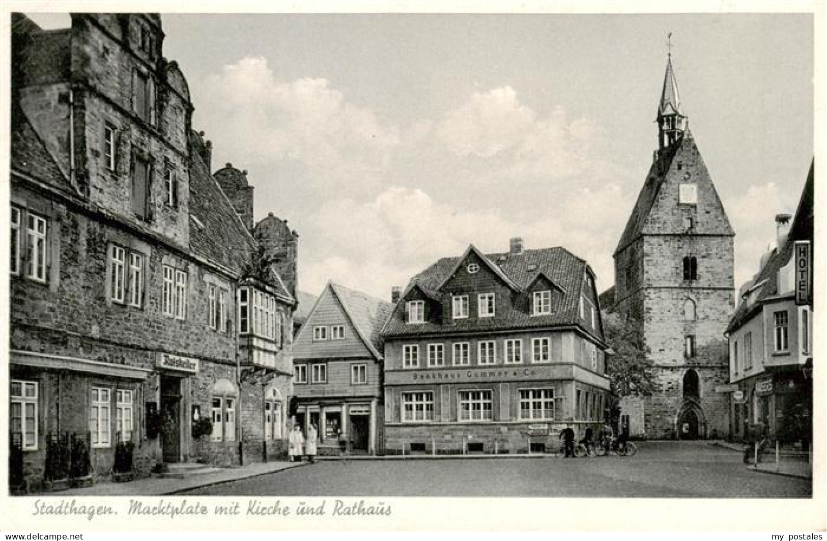 Stadthagen Marktplatz mit Kirche und Rathaus