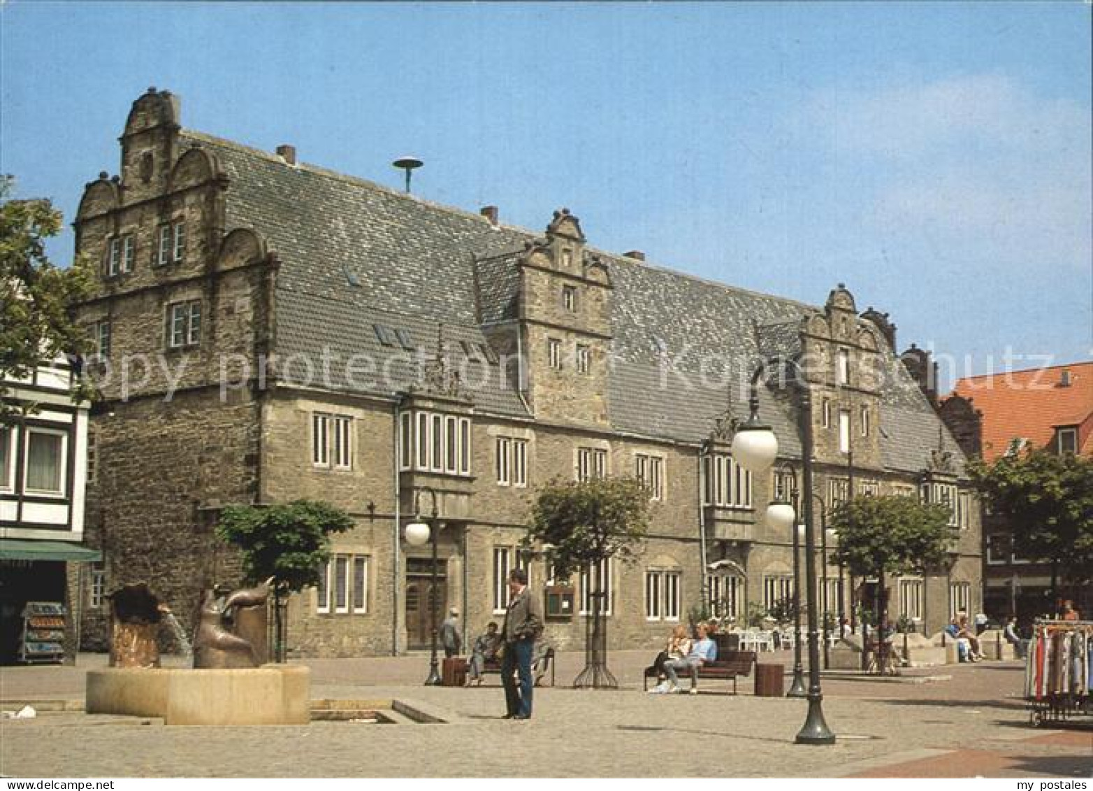 Stadthagen Rathaus mit Brunnen am Markt