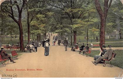 A679 US Massachusetts Boston Boston Common Benches Park 1913 vintage postcard