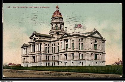 AK Cheyenne, WY, State Capitol, amerikanische Flagge