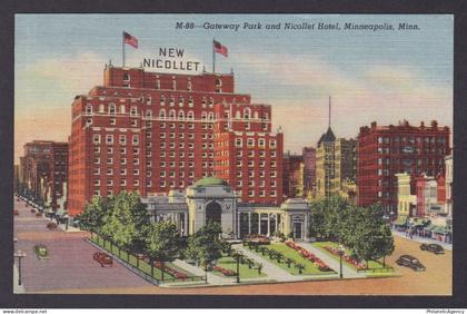 Postcard, United States, Minneapolis MN, Gateway Park and Nicollet Hotel