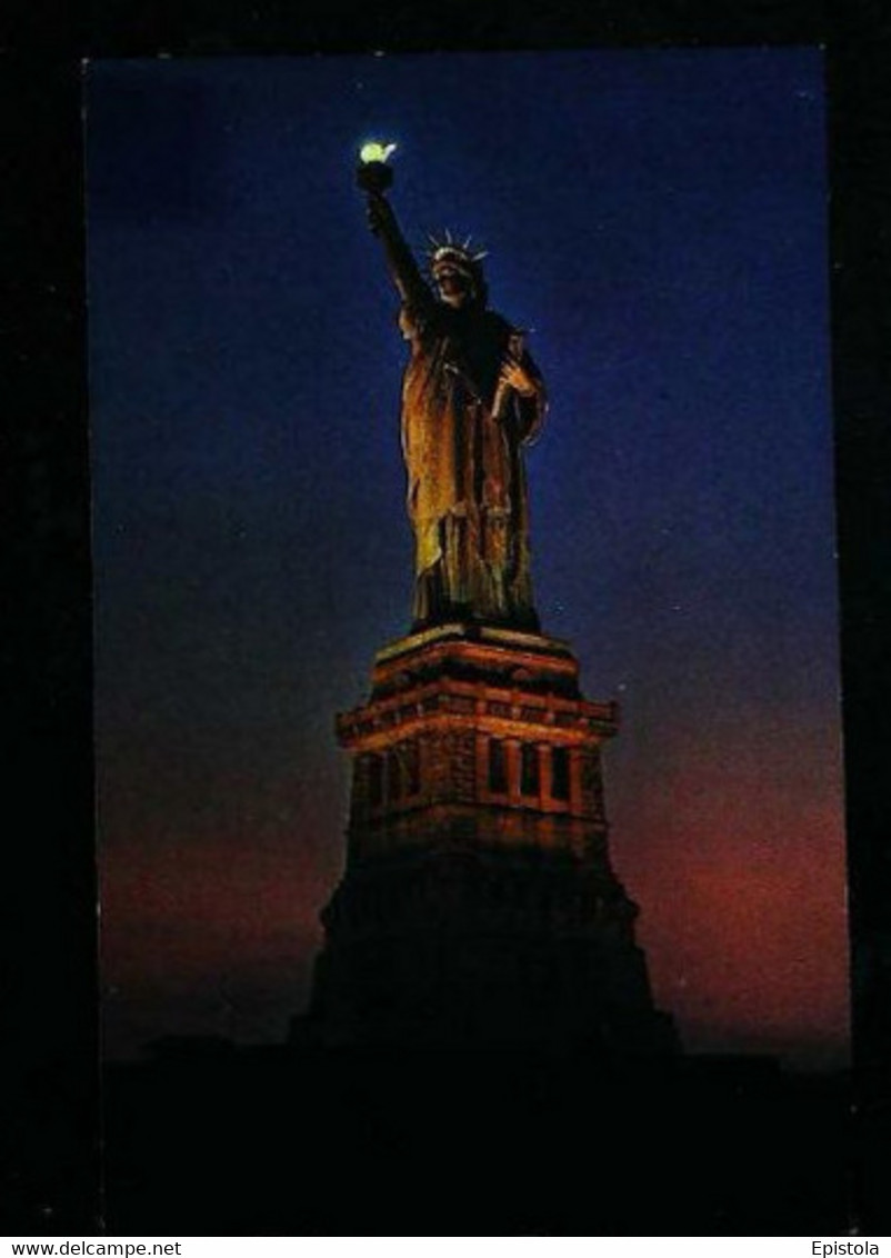 ►   STATUE of LIBERTY by Night