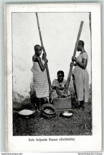 13957244 - Fufu stossende Frauen