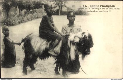 CPA Brazzaville Französisch Kongo, Mission Catholique, A cheval sur une chèvre, Ziege, Kinder