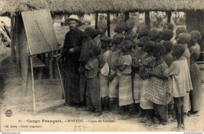 CPA M'Betou Republik Kongo Französisch-Kongo, Lesestunde