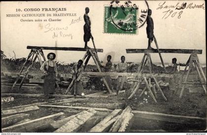 CPA Brazzaville Französisch Kongo, Arbeiter auf Holzgerüsten, Mission katholisch, Congo Français,