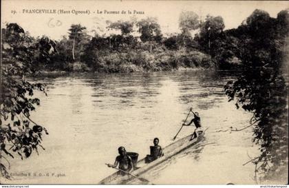CPA Franceville Ogooué Gabun, einheimische Fischer im Kanu