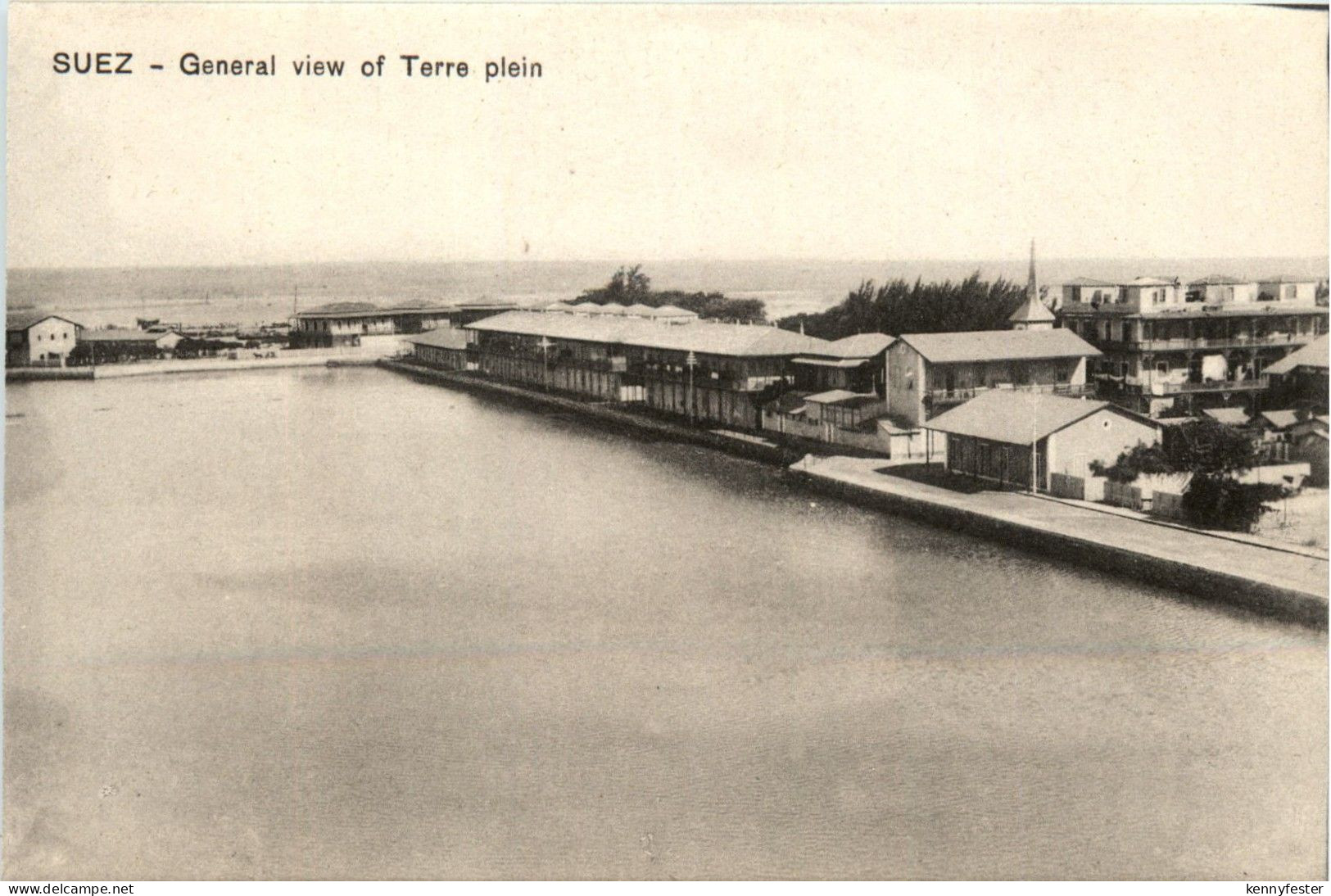 Suez - Terre plein