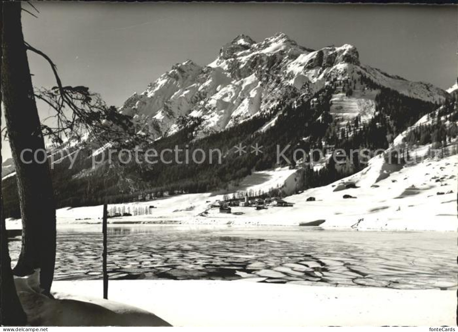 Sufers im Rheinwald mit Sufersersee und Kalkberge