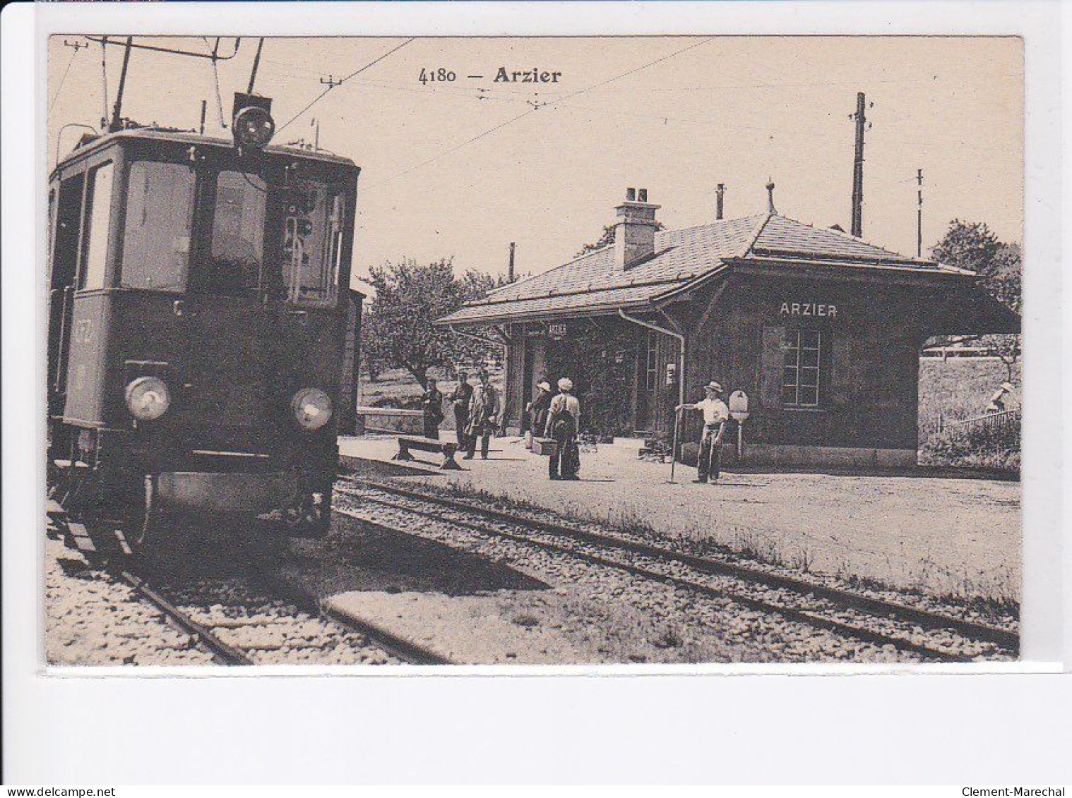 SUISSE: ARZIER: la gare, train - très bon état